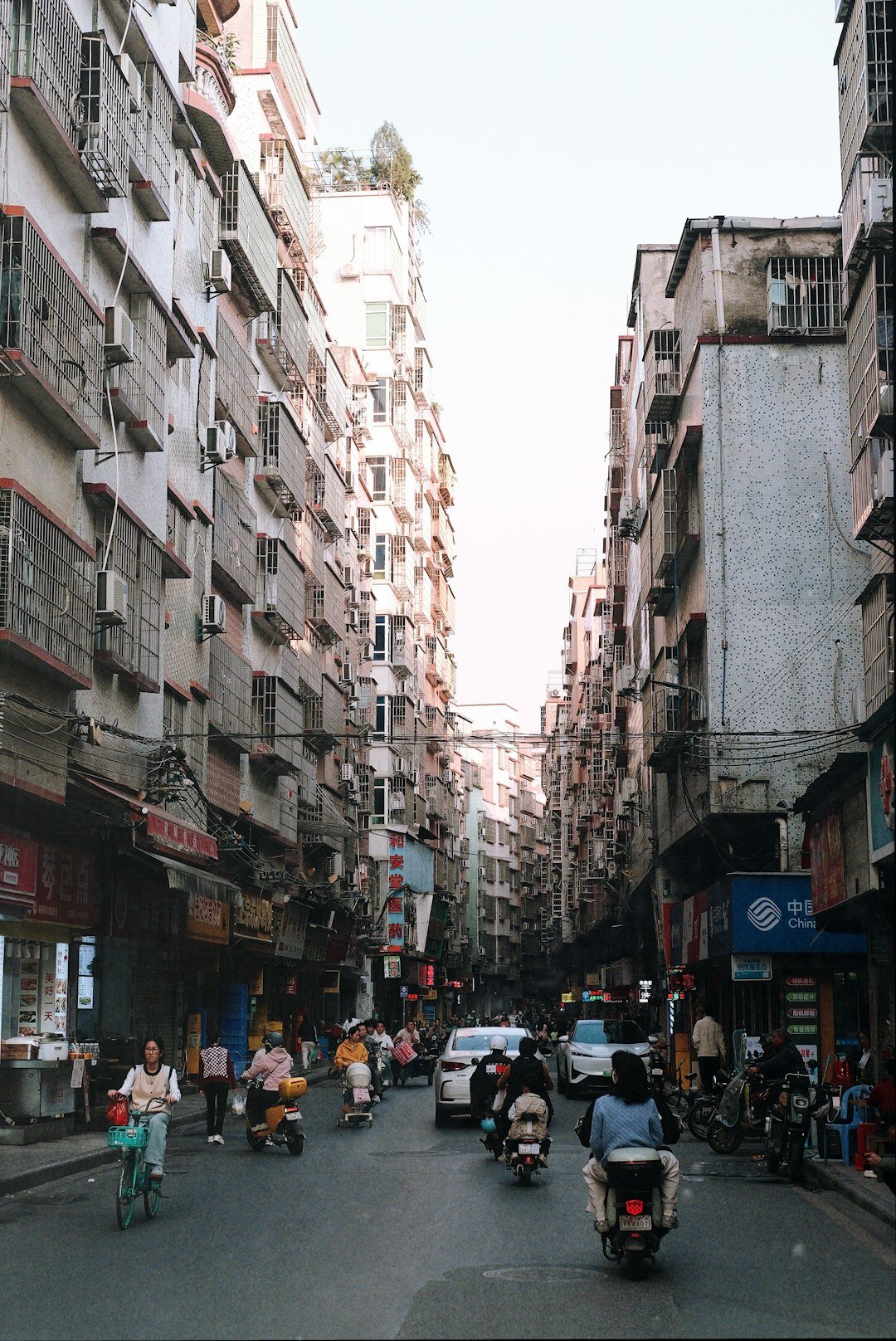 everyday moments in city streets
